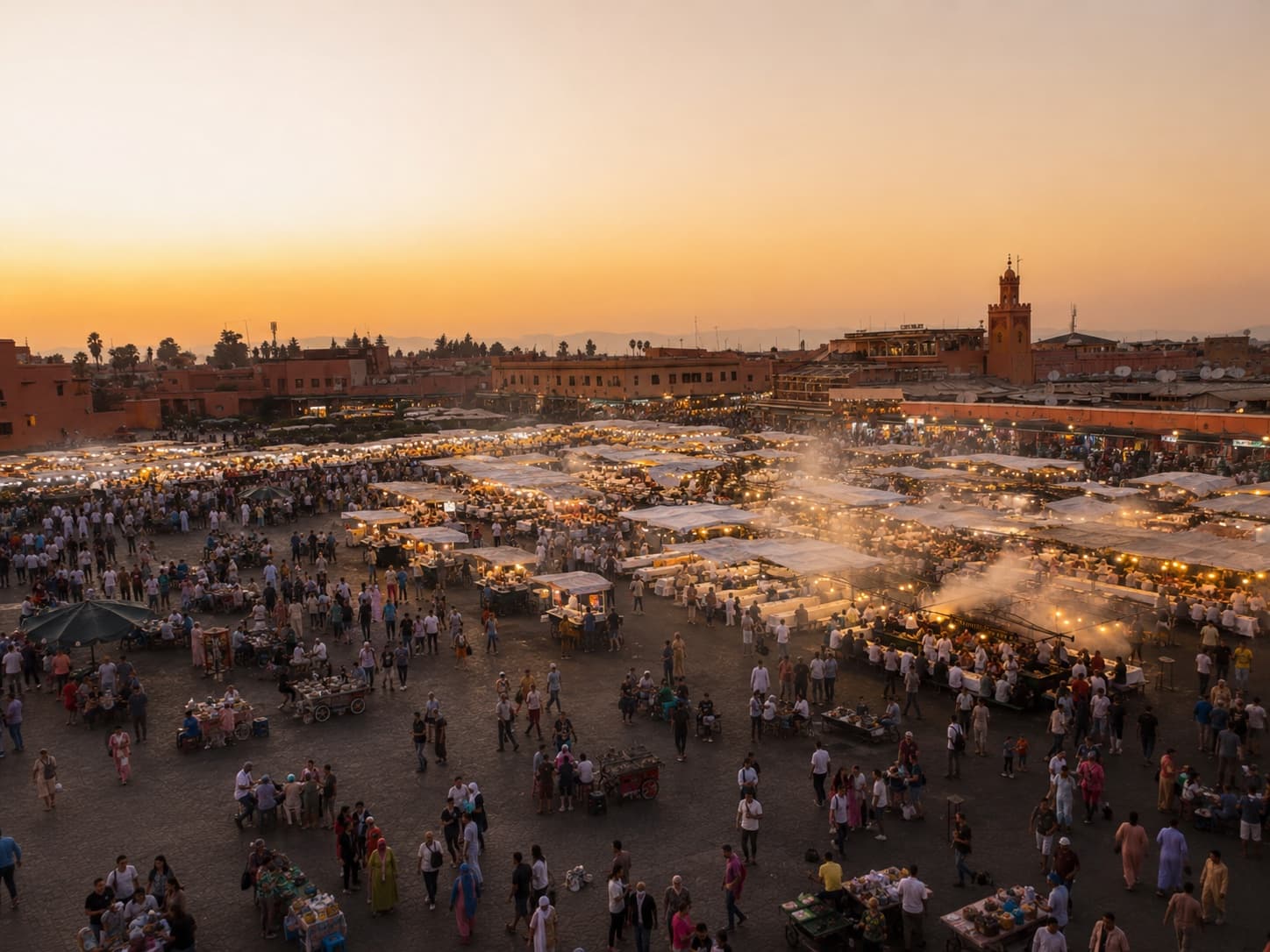 Marrakech óvárosa naplementében, mecsettel